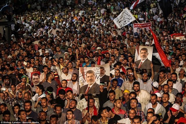 Morsi role at Syria rally seen as tipping point for Egypt army