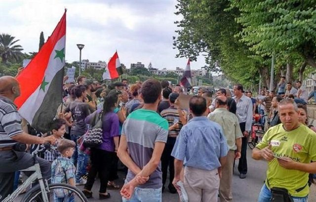 Tartous residents call on regime to rescue besieged troops