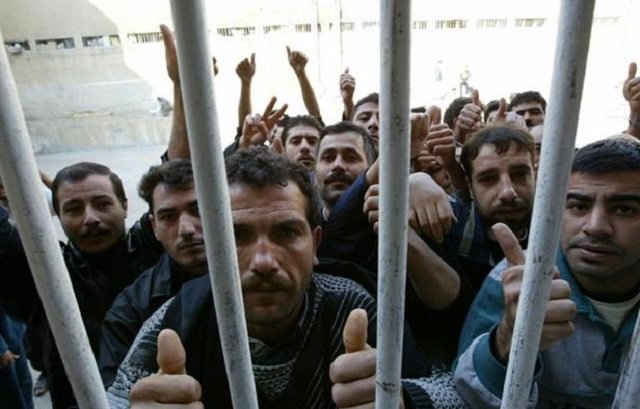 Damascus rebels near infamous prison