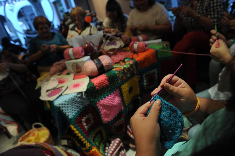 When Politicians Dither, Spanish Mothers Help Syrian Mothers