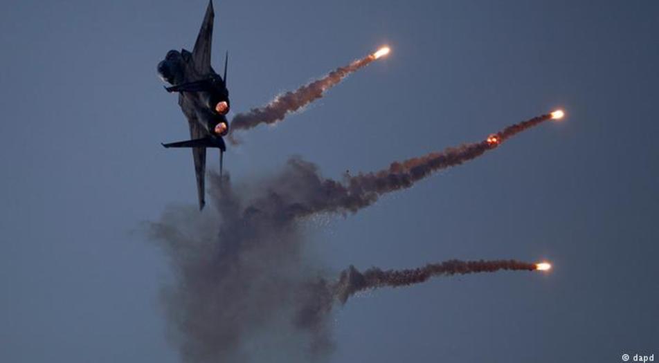 Israeli air strike hits Hezbollah weapons