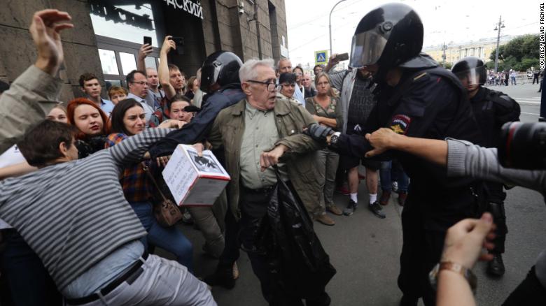 Moscow Election Protest Attracts Huge Crowds